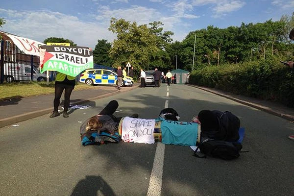 معترضان، کارخانه تسلیحات اسراییل در انگلیس را بستند