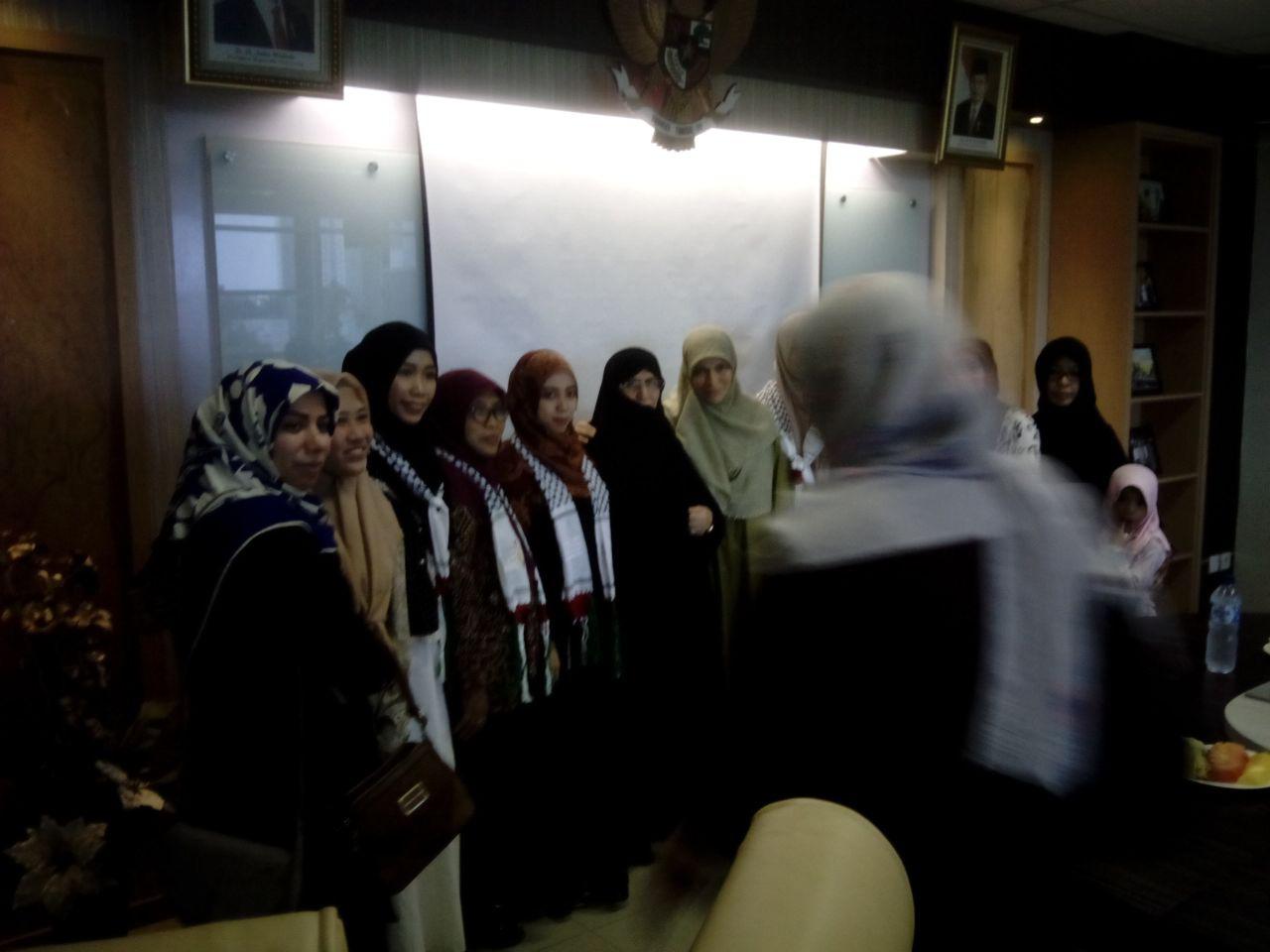 سخنرانی دختر امام در جمع دانشجویان در کالج اسلامی صدرا در اندونزی:اقدامات مهم در ایران برای استیفای حقوق بانوان تساوی حقوق مرد و زن صرفا عدالت نیست+ تصاویر و فیلم 4 سخنرانی دختر امام در جمع دانشجویان در کالج اسلامی صدرا در اندونزی:اقدامات مهم در ایران برای استیفای حقوق بانوان تساوی حقوق مرد و زن صرفا عدالت نیست+ تصاویر و فیلم 4