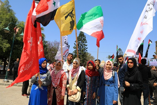 حمایت از قلب محور مقاومت در پایتخت مقاومت؛اهتزار پرچم ایران و آتش زدن پرچم آمریکا در فلسطین+تصاویر 5