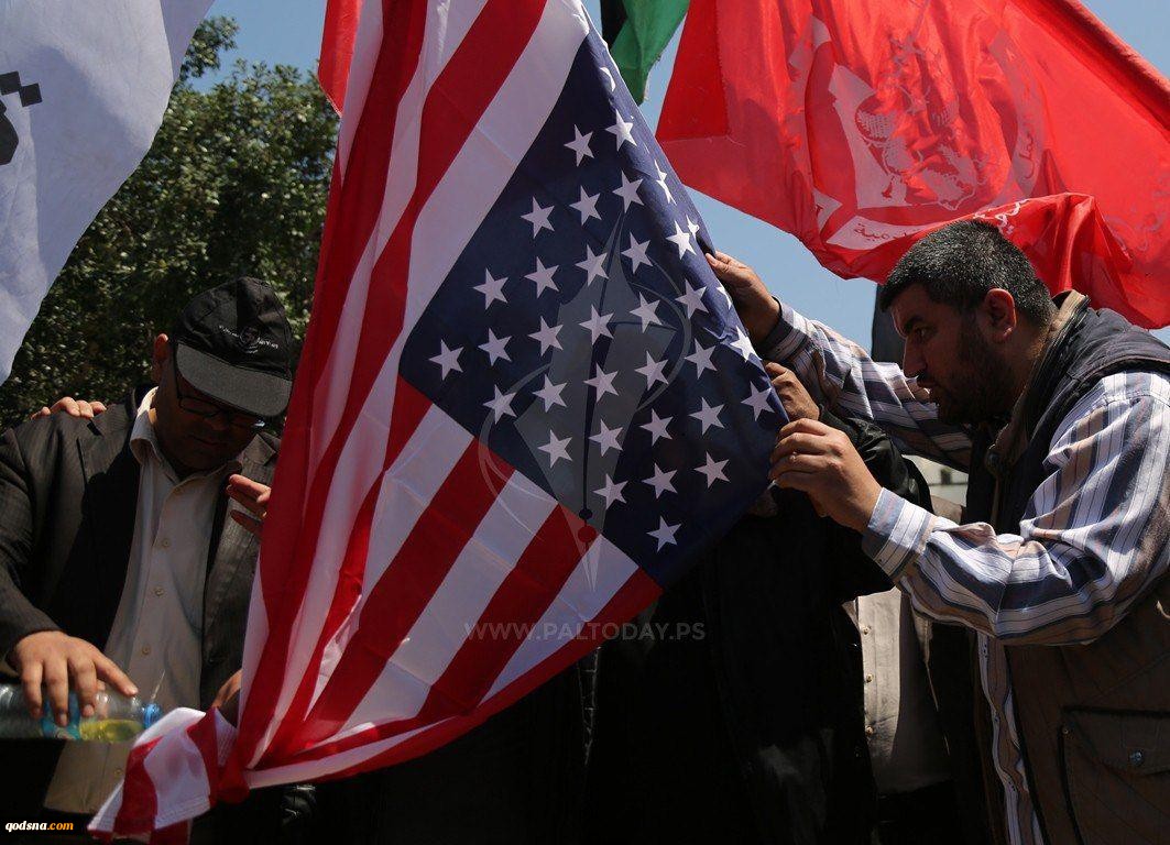 Gazans fired American flag, Waving Iranian Flag 6