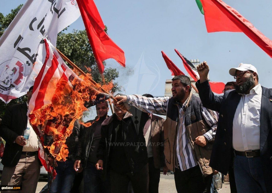 Gazans fired American flag, Waving Iranian Flag 7