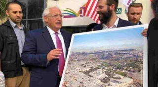 صورة السفير الأمريكي تظهر حجم الخطر الذي يواجهه المسجد الأقصى