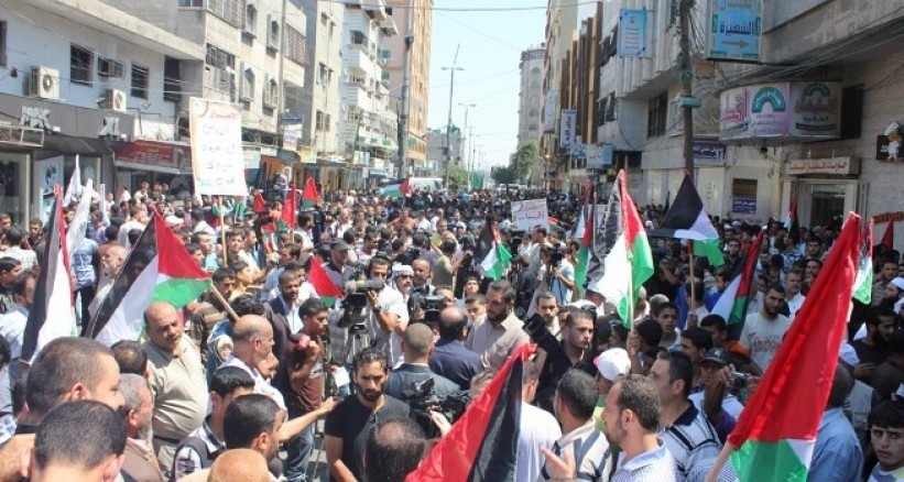 در آستانه روز نکسه و راهپیمایی فلسطینیان انجام شد:

نگرانی اسرئیل از بزرگترین اجتماع فلسطینی در آخرین جمعه ماه رمضاندعوت گروه های فلسطینی از مردم برای شرکت در راهپیمایی