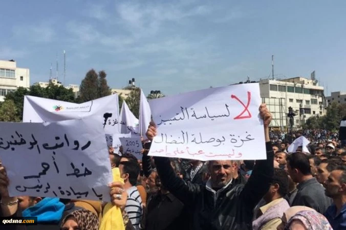 خشم عمومی از اقدامات رئیس تشکیلات خودگردان افزایش یافت؛

تظاهرات در قلب رام الله علیه ابومازن و در حمایت از ساکنان غزه 2