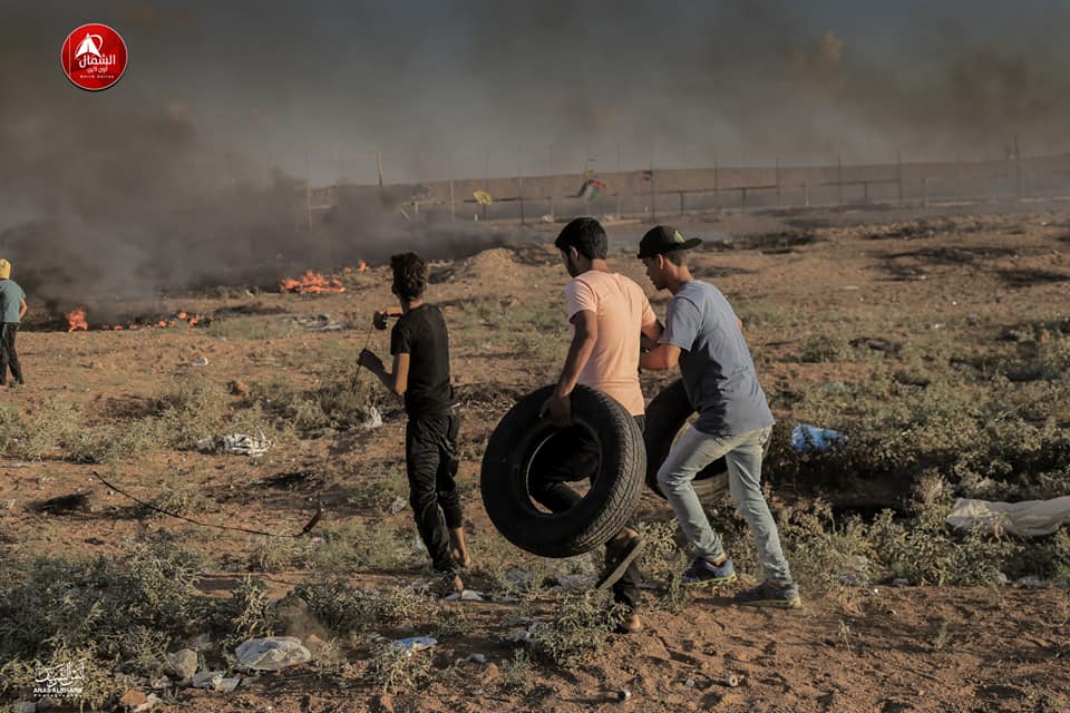 به روایت تصاویربرگزاری پرشور بیست و چهارمین راهپیمایی بازگشت در مرزهای غزه یک شهید و 210 زخمی در جمعه اعلام انزجار از اقدامات ترامپ 2 به روایت تصاویربرگزاری پرشور بیست و چهارمین راهپیمایی بازگشت در مرزهای غزه یک شهید و 210 زخمی در جمعه اعلام انزجار از اقدامات ترامپ 2