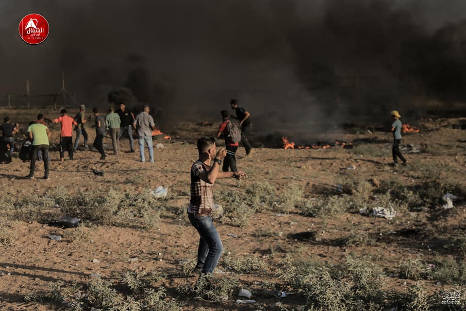 به روایت تصاویربرگزاری پرشور بیست و چهارمین راهپیمایی بازگشت در مرزهای غزه یک شهید و 210 زخمی در جمعه اعلام انزجار از اقدامات ترامپ 3 به روایت تصاویربرگزاری پرشور بیست و چهارمین راهپیمایی بازگشت در مرزهای غزه یک شهید و 210 زخمی در جمعه اعلام انزجار از اقدامات ترامپ 3