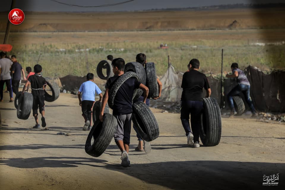 به روایت تصاویربرگزاری پرشور بیست و چهارمین راهپیمایی بازگشت در مرزهای غزه یک شهید و 210 زخمی در جمعه اعلام انزجار از اقدامات ترامپ 5 به روایت تصاویربرگزاری پرشور بیست و چهارمین راهپیمایی بازگشت در مرزهای غزه یک شهید و 210 زخمی در جمعه اعلام انزجار از اقدامات ترامپ 5