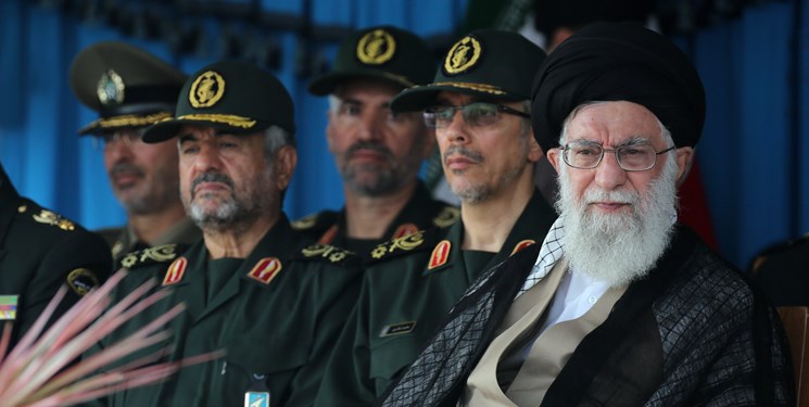 رهبر انقلاب در دانشگاه علوم دریایی نوشهر:ملت ایران از اخم آمریکا نهراسید و آن را به عقب‌نشینی و شکست کشاند 2