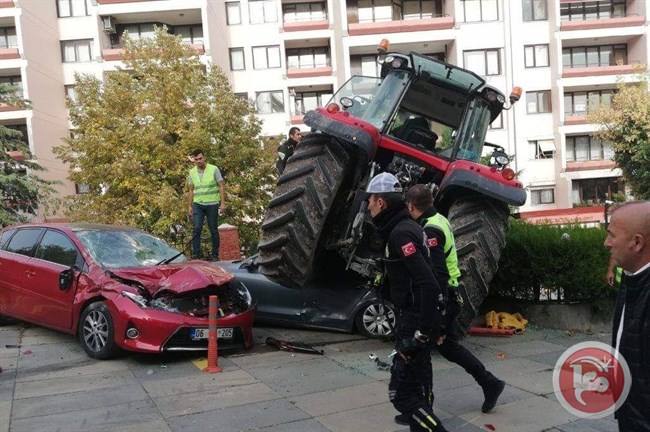 منابع عبری گزارش دادند:حمله به سفارت اسرائیل در آنکارا با استفاده از تراکتور فرد مهاجم بازداشت شد+ تصاویر 2 منابع عبری گزارش دادند:حمله به سفارت اسرائیل در آنکارا با استفاده از تراکتور فرد مهاجم بازداشت شد+ تصاویر 2