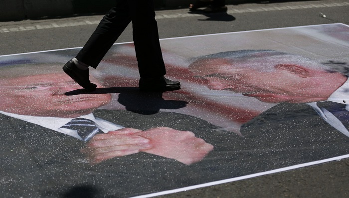 دعوت روزنامه نگار برجسته عرب از اعراب ومسلمانان برای حمایت از ایران در برابر آمریکا
عبدالباری عطوان: شرافتمندان عربی و اسلامی با قوت باید در کنار ایران علیه تحریم های آمریکا و اسراییل بایستند ایران بخاطرما تحریم شده است 2 دعوت روزنامه نگار برجسته عرب از اعراب ومسلمانان برای حمایت از ایران در برابر آمریکا
عبدالباری عطوان: شرافتمندان عربی و اسلامی با قوت باید در کنار ایران علیه تحریم های آمریکا و اسراییل بایستند ایران بخاطرما تحریم شده است 2