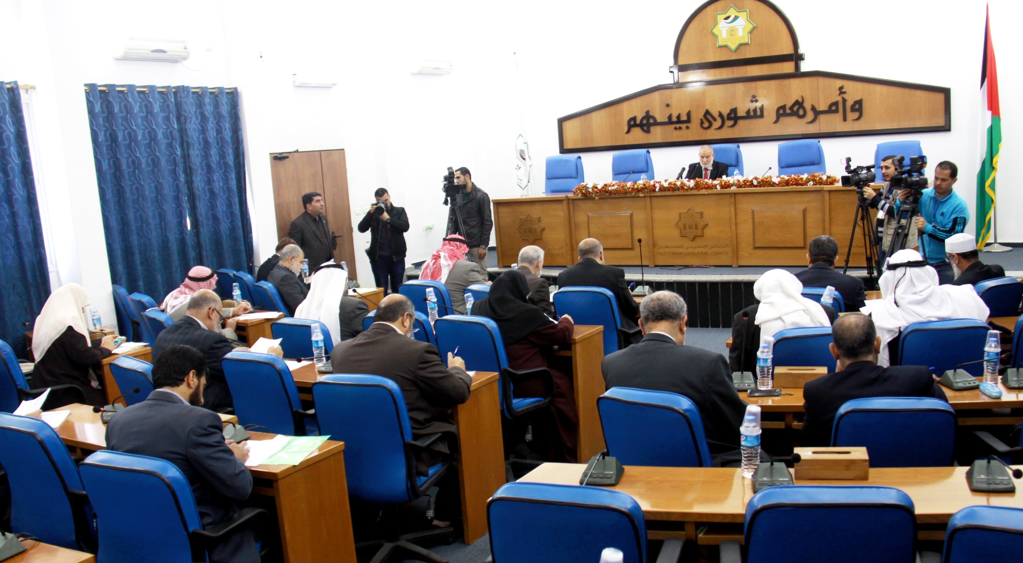 با صدور بیانیه هایی عنوان شد؛اجماع گروههای فلسطینی در مخالفت با تصمیم ابومازن درباره انحلال مجلس قانونگذاری فلسطین 2
