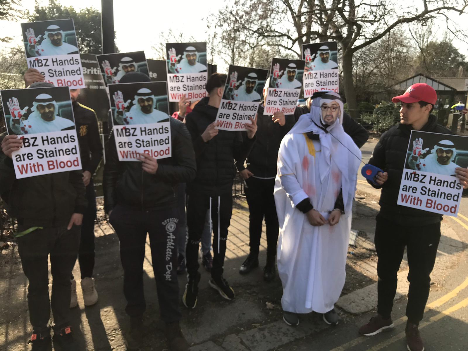 تظاهرات علیه جنایات شیخ زاید در قلب لندن+ تصاویروقتی پشت پرده نمایش پر زرق و برق امارات از دموکراسی و همزیستی مسالمت آمیز افشا می شود 2