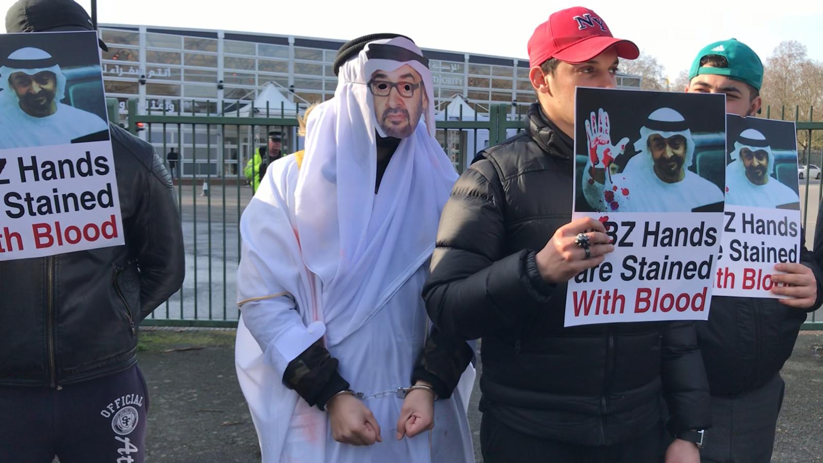 تظاهرات علیه جنایات شیخ زاید در قلب لندن+ تصاویروقتی پشت پرده نمایش پر زرق و برق امارات از دموکراسی و همزیستی مسالمت آمیز افشا می شود 3