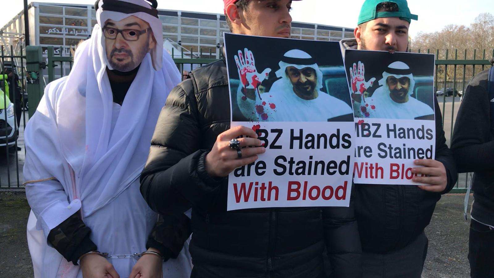 تظاهرات علیه جنایات شیخ زاید در قلب لندن+ تصاویروقتی پشت پرده نمایش پر زرق و برق امارات از دموکراسی و همزیستی مسالمت آمیز افشا می شود 4