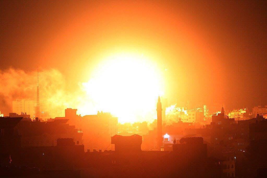 در پاسخ به پرتاب دو موشک از سوی غزه به تل آویو؛جنگنده‎‌های ارتش رژیم صهیونیستی بیش از 40 نقطه از غزه را بمباران کردند 3