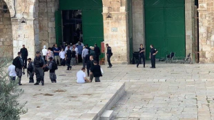 تحت تدابیر امنیتی پلیس رژیم اشغالگر اسرائیلی صورت گرفت؛

یورش 600 صهیونیست به مسجد مبارک الاقصی؛ وزیر کشاورزی رژیم صهیونیستی از این اقدام حمایت کرد
 5