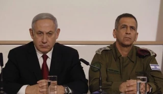 روزنامه هاآرتض اعلام کرد:

دولت کوچک راستگرا کابوس ارتش اسرائیل