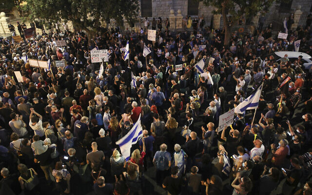 با مشارکت موشه یعالون و عضو کنست برگزار شد؛تظاهرات گسترده علیه نتانیاهو در قدس صهیونیست‎ها خواستار برکناری نخست وزیر شدند 2