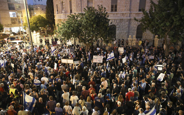 با مشارکت موشه یعالون و عضو کنست برگزار شد؛تظاهرات گسترده علیه نتانیاهو در قدس صهیونیست‎ها خواستار برکناری نخست وزیر شدند 5