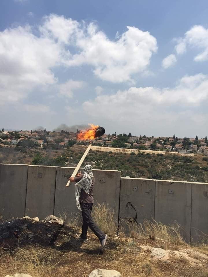 امروز جمعه رخ داد:درگیری شدید جوانان فلسطینی با نظامیان صهیونیست در قدس و کرانه باختری+ تصاویر 2