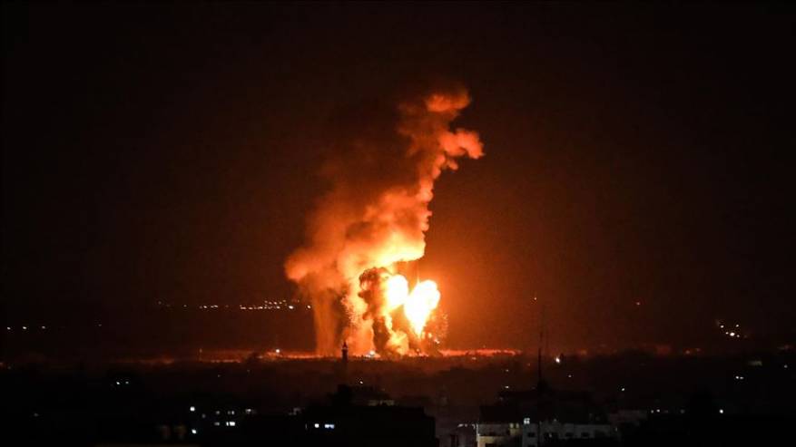 بامداد امروز رخ داد:حمله جنگنده‎‏های صهیونیستی به جنوب غزه یک مقر مقاومت هدف قرار گرفت سخنگوی ارتش رژیم صهیونیستی: حماس مسئول هرگونه حمله موشکی از غزه به اسرائیل است 2