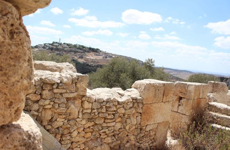الجزیره گزارش داد:

مناطق باستانی «دیر سمعان» و «دیر قلعه» در کرانه باختری؛ جدیدترین نمادهای تحریف تاریخ فلسطین از سوی رژیم صهیونیستی+ تصاویر 7