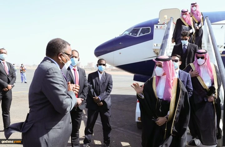 نقش وظیفهای عربستان در خاورمیانه و شمال آفریقا؛
اهداف وزیرخارجه عربستان سعودی از سفر به سودان چیست؟ 2 نقش وظیفهای عربستان در خاورمیانه و شمال آفریقا؛
اهداف وزیرخارجه عربستان سعودی از سفر به سودان چیست؟ 2