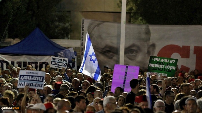 با حضور گسترده صهیونیست‌ها برگزار شد؛

اعتراضات علیه نتانیاهو در تل آویو، قدس، قیساریه و حیفا 10 معترض بازداشت شدند 2