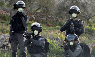 Palestinian worker dies after inhaling toxic gas fired by Zionist troops