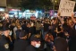 حمله به معترضان علیه نخست وزیر رژیم صهیونیستی/ شعار تظاهرکنندگان: نتانیاهو شکست خوردی، برو!
