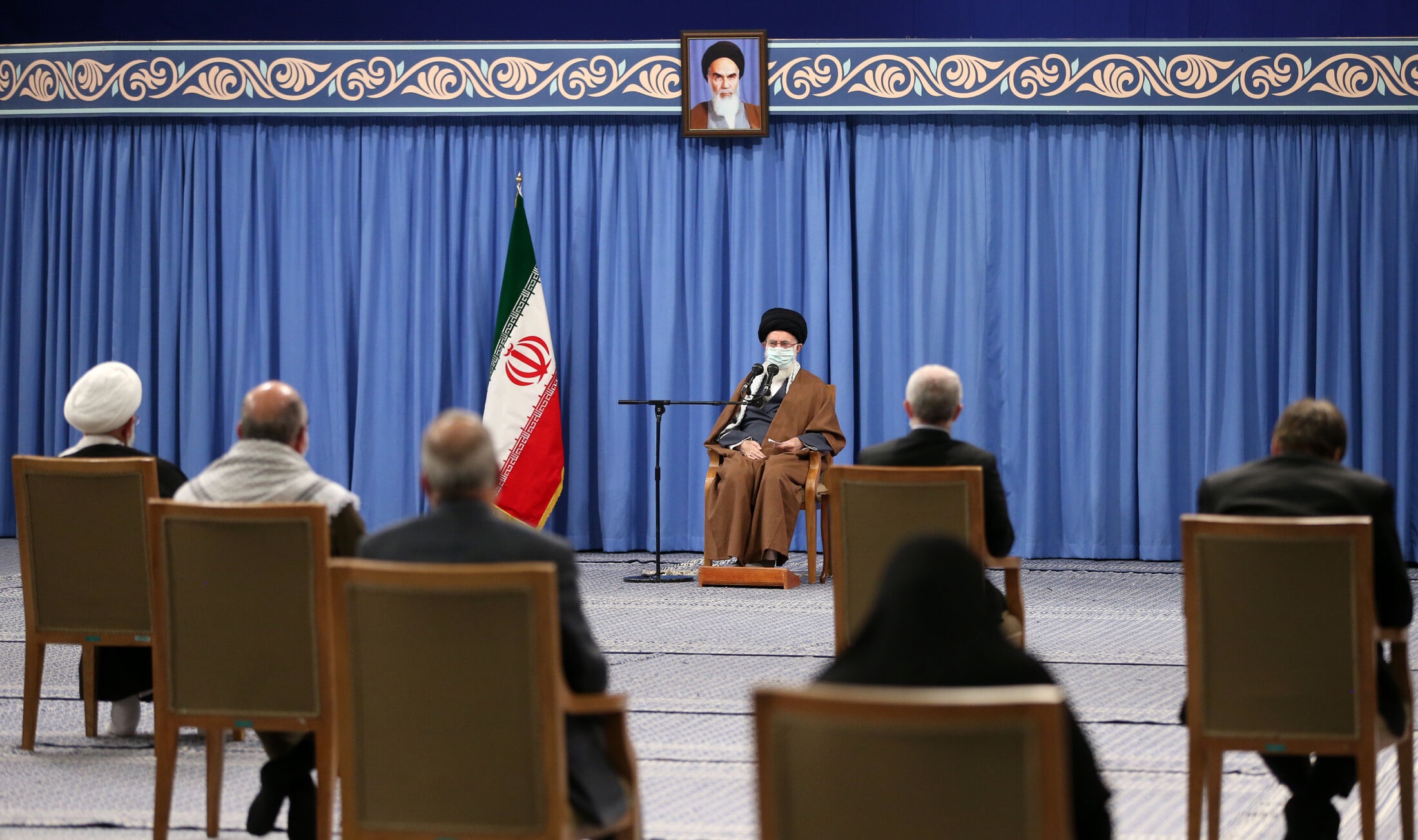 رهبر معظم انقلاب اسلامی در دیدار دستاندرکاران کنگره چهار هزار شهید استان یزد:
پیام مهم شهیدان به ادامه دهندگان راهشان در امان بودن از ترس و اندوه است