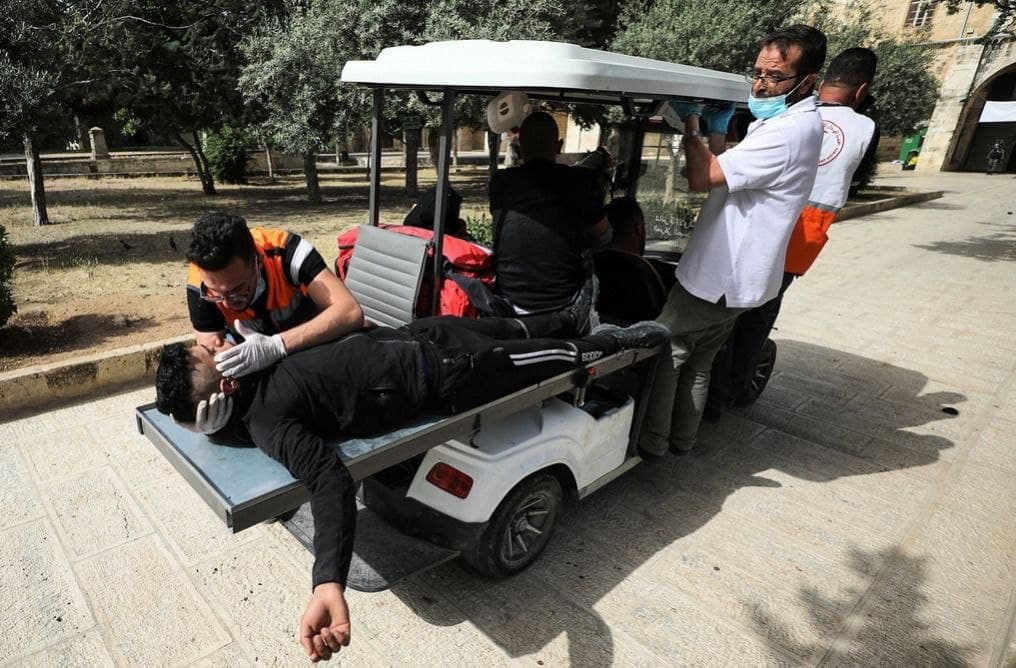 قبله اول مسلمانان به میدان جنگ تبدیل شد؛درگیری شدید در مسجدالاقصی در پی یورش نظامیان صهیونیست به فلسطینی‎‌ها (فیلم و تصاویر) 5