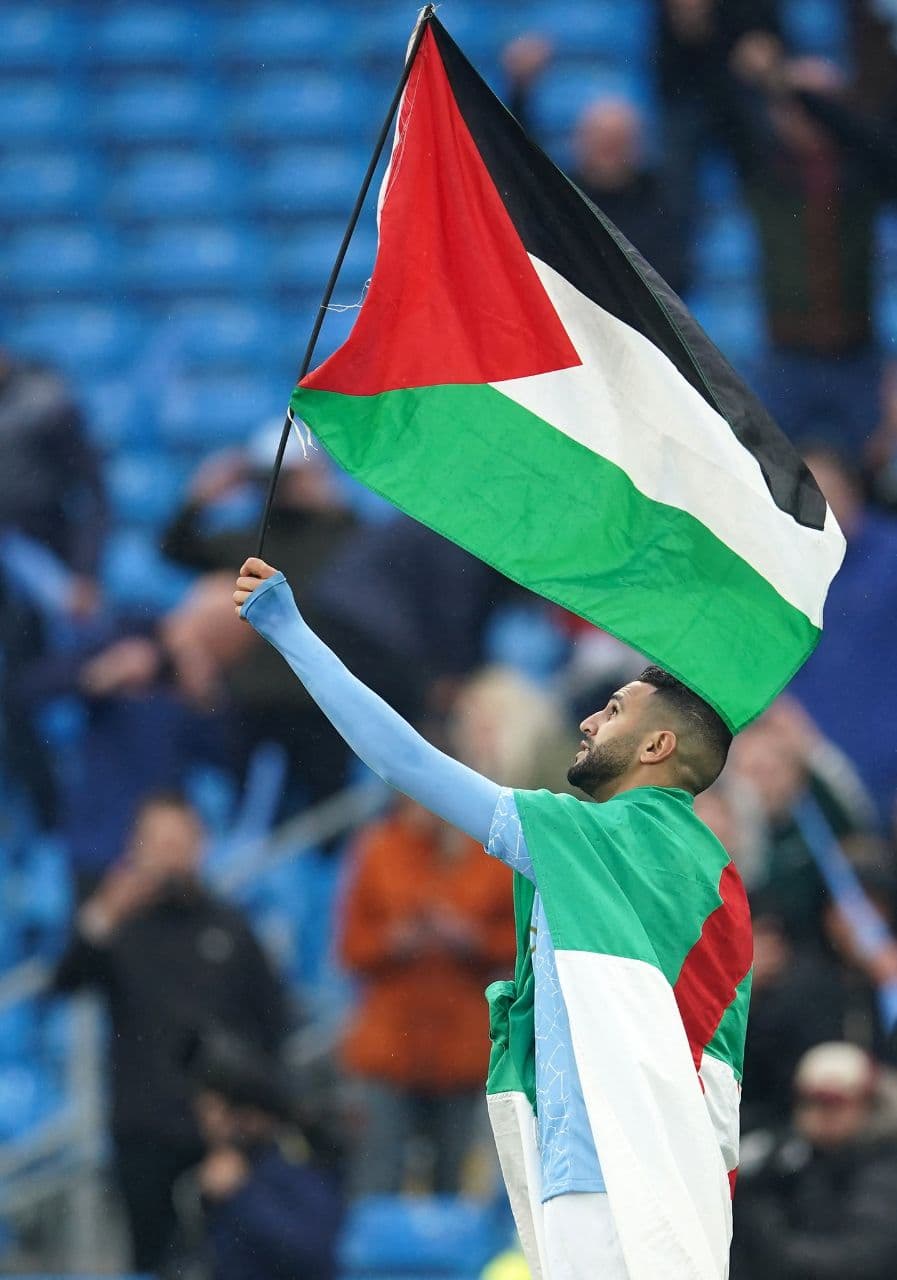 حمایت ستاره الجزایری منچسترسیتی از مردم فلسطین پیش از مراسم اهدای جام قهرمانی (عکس) 3