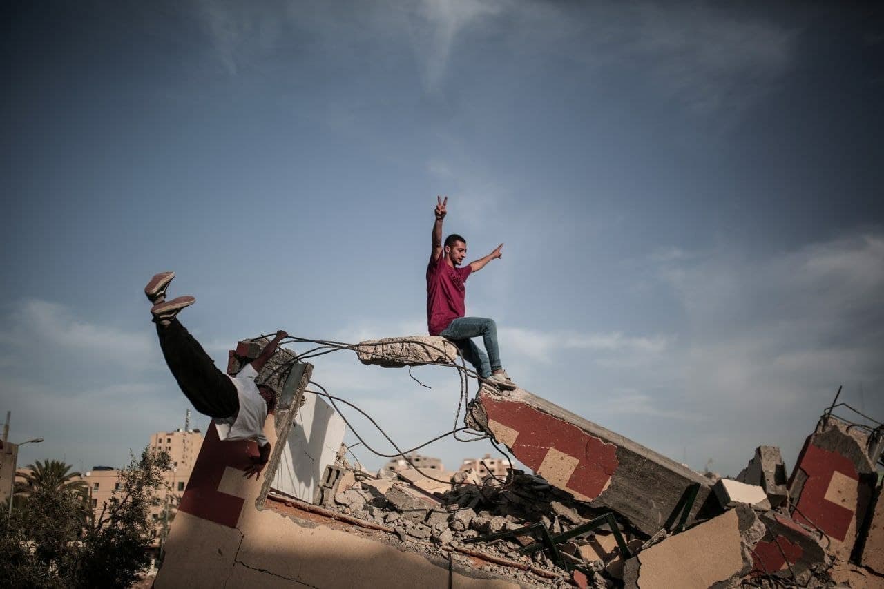 اجرای حرکات زیبای پارکور روی ویرانی‌های حاصل از جنگ 11 روزه غزه (تصاویر) 4