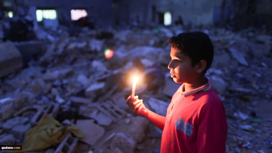 Palestinians in Gaza live by the rubble of their former homes
 4