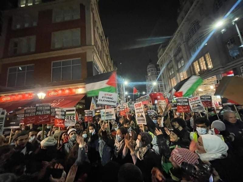 در محکومیت تجاوزات رژیم صهیونیستی علیه محله شیخ جراح برگزار شد؛تظاهرات گسترده حامیان فلسطین مقابل سفارت رژیم صهیونیستی در لندن (تصاویر) 5