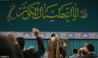 دیدار مداحان با رهبر انقلاب در حسینیه امام
