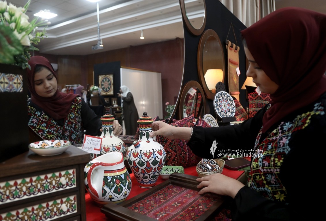 فلسطین از نگاهی دیگراستقبال گسترده از نمایشگاه تولیدات صنایع دستی جوانان کم شنوا در نوارغزه + تصاویر 7