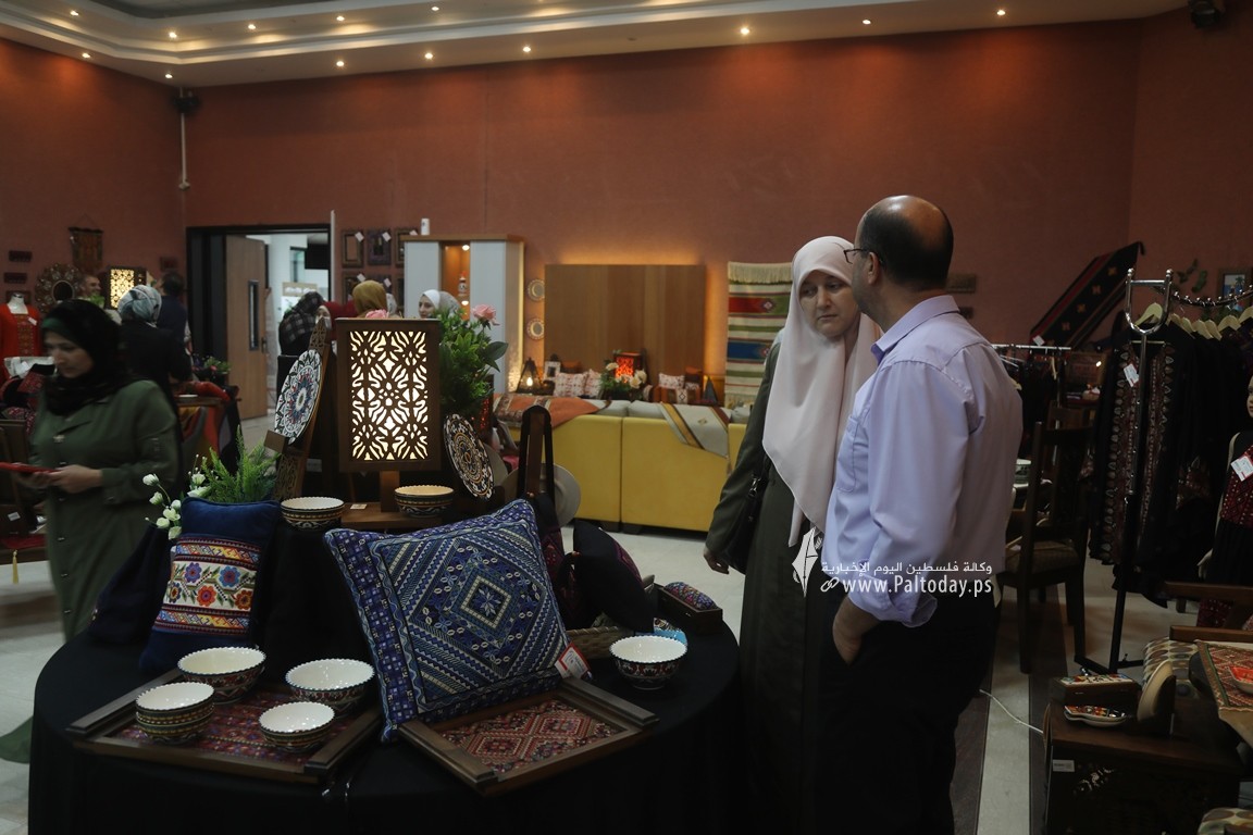 فلسطین از نگاهی دیگراستقبال گسترده از نمایشگاه تولیدات صنایع دستی جوانان کم شنوا در نوارغزه + تصاویر 10