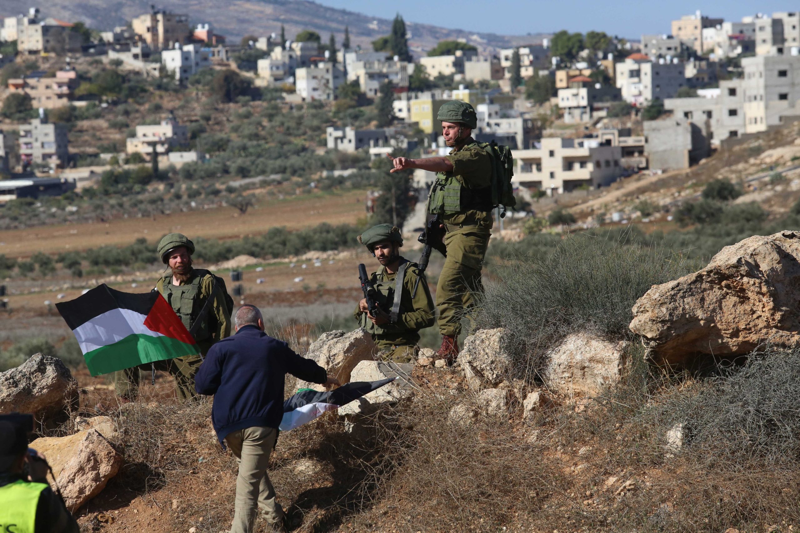 در مناطق مختلف کرانه باختری رخ داد:

مجروحیت ده ها فلسطینی در درگیری با نظامیان اشغالگر