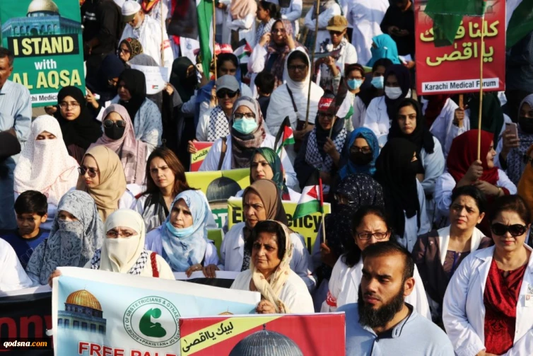 Hundreds of Pakistani doctors, paramedics in Karachi march for ceasefire in Gaza