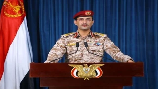 القوات المسلحة اليمنية تعلن استهداف حاملة الطائرات الأمريكية "ايزنهاور" بالصواريخ الباليستية