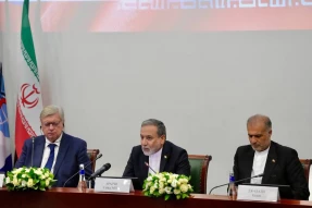 در دانشگاه روابط بین‌الملل (مگیمو) روسیه؛

عراقچی: آسمان سرزمین‌های اشغالی در اختیار موشک‌های ایرانی بود/  با قدرت و مقاومت ایران، دشمن از ایده تسلیم بی قید و شرط به پیشنهاد آتش بس بدون قید و شرط رسید