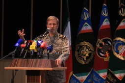 فرمانده کل ارتش: جایزه ۳۰ هزار‌ دلاری برای کشتن یا اسارت نیروهای متجاوز آمریکایی/ تولید تجهیزات دفاعی توقف‌ناپذیر است