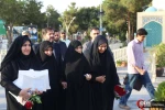 دیدار دختر امام(ره) با همسران شهدای مدافع حرم و نثار شاخه های گل بر سر مزار شهدای اصفهان (۱)



 3