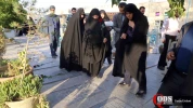 دیدار دختر امام(ره) با همسران شهدای مدافع حرم و نثار شاخه های گل بر سر مزار شهدای اصفهان (۱)



 5