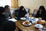 دیدار دختر امام(ره) با همسران شهدای مدافع حرم و نثار شاخه های گل بر سر مزار شهدای اصفهان (۱)



 6