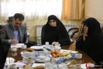 دیدار دختر امام(ره) با همسران شهدای مدافع حرم و نثار شاخه های گل بر سر مزار شهدای اصفهان (۱)



 9