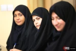 دیدار دختر امام(ره) با همسران شهدای مدافع حرم و نثار شاخه های گل بر سر مزار شهدای اصفهان (۱)



 11