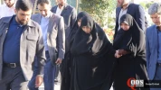 دیدار دختر امام(ره) با همسران شهدای مدافع حرم و نثار شاخه های گل بر سر مزار شهدای اصفهان (۱)



 18